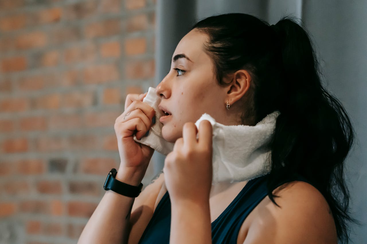 🌿 Sweaty Skin and Sticky Feel? Try This Fitkari-Infused Detox Shower Routine