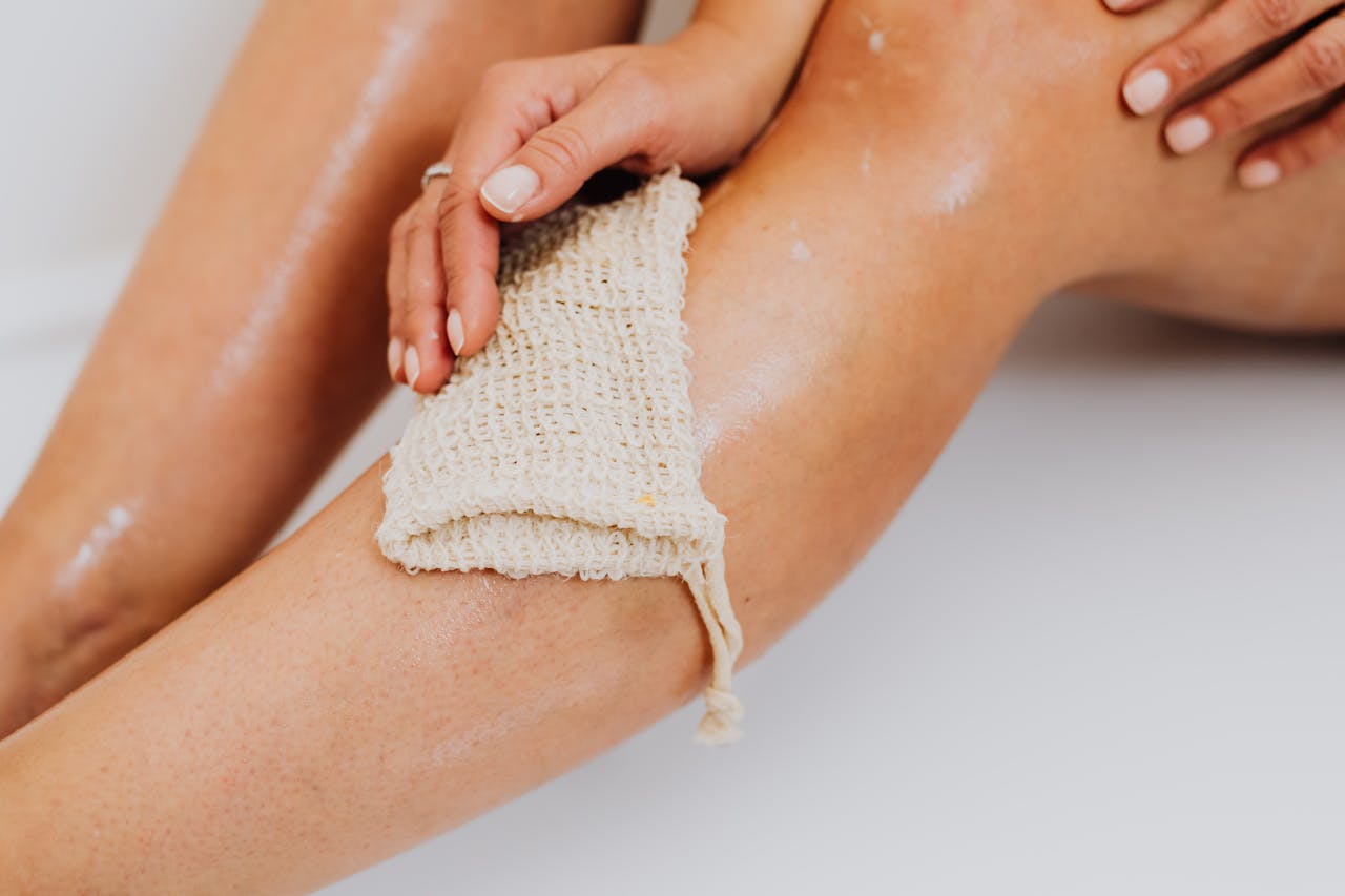 🌿 Best Body Wash for Sweaty Skin and Body Odour – Why Fitkari Works Wonders