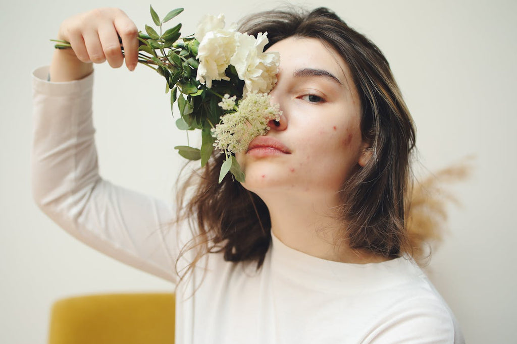 Benefits of Salicylic Acid Serum for Acne Prone Skin: Face Away Dark Spots, Pigmentation, Blemishes