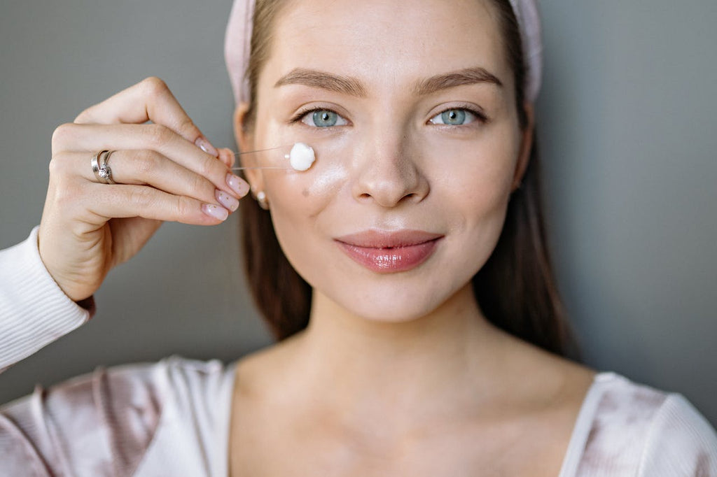 AHA BHA Serum Benefits, How to Use, and Top Picks