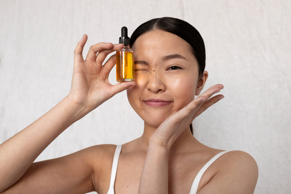 Know How Kumkumadi Oil Can Reduce Dark Circles