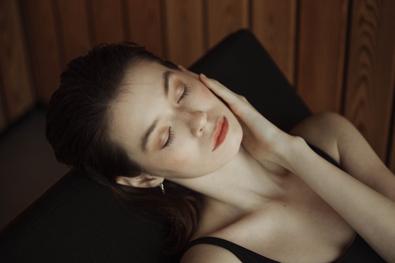 🌿 Fitkari vs Salicylic Acid – Which Is Better for Body Acne?